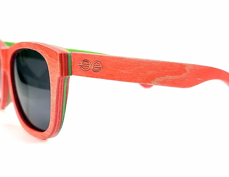 Lunettes San Francisco Red adaptées aux visages ronds et ovales.