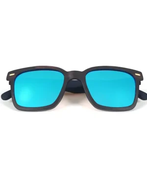 Gros plan sur les verres bleus UV400 des Bristol Blue, protection et esthétique réunies.