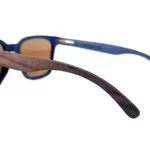 Modèle mixte Bristol Blue, parfait pour un look classique et sophistiqué en toutes occasions.