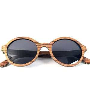 Complétez votre tenue avec cette monture en zébrano, idéale pour teints blonds et châtains.