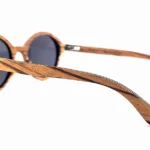 Monture en bois Zebrano fabriquée à la main, légère et élégante pour femme.