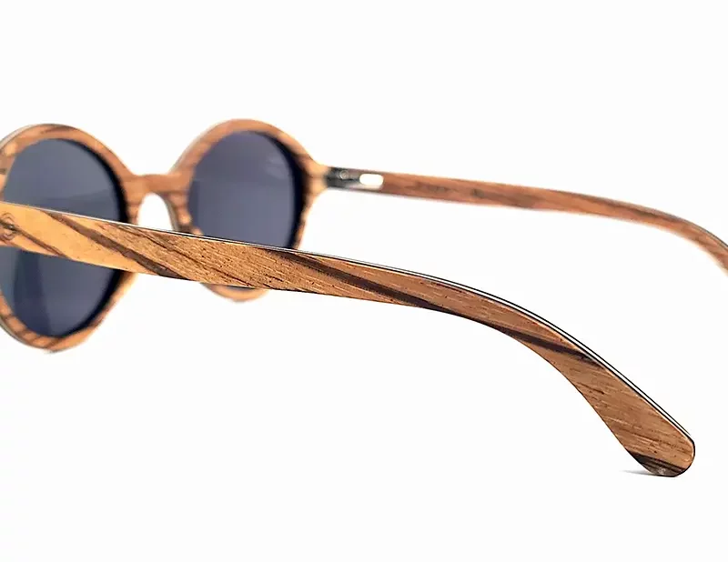Monture en bois Zebrano fabriquée à la main, légère et élégante pour femme.
