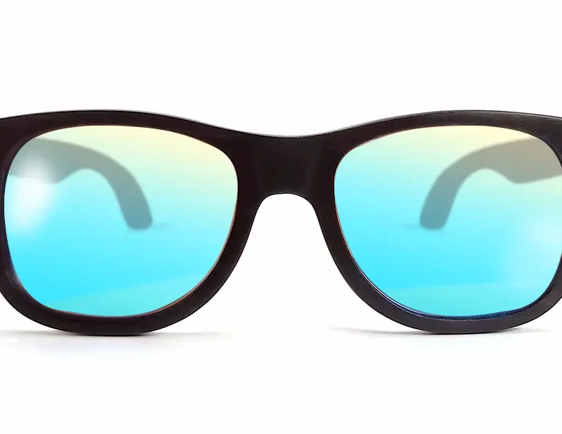 Lunettes de soleil San Francisco Black en bois de skateboard recyclé, éco-responsable et tendance.