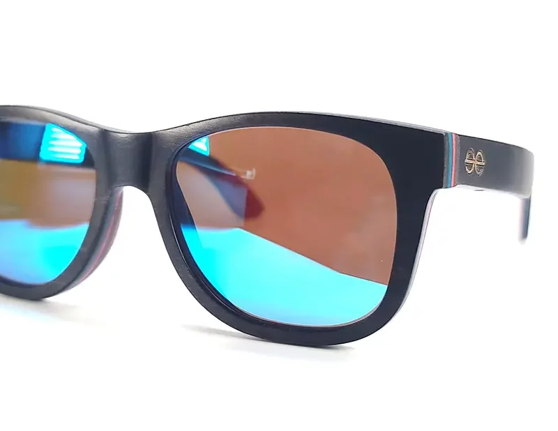 San Francisco Black : lunettes en bois au look jeune, audacieux et intemporel.