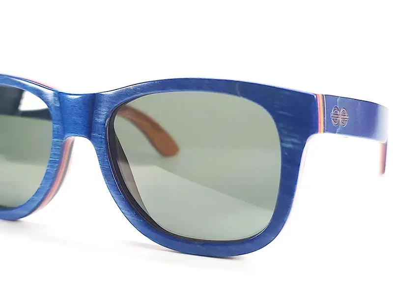 Modèle de lunettes San Francisco Blue pour homme et femme, combinant style sportif et respect de l’environnement.