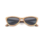 Lunettes de soleil Parker Zebra en bois, design glamour inspiré de Marilyn Monroe, parfait pour un look féminin sophistiqué.