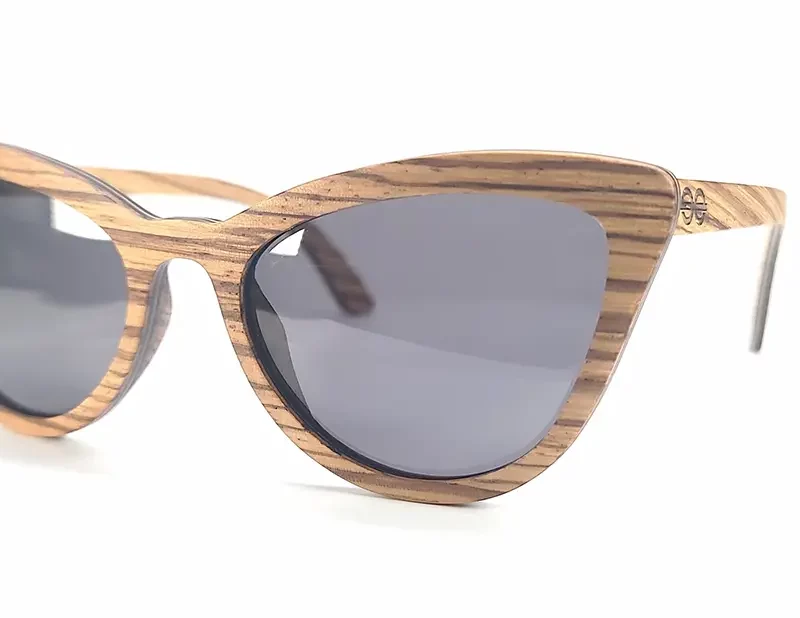 Monture papillon en bois Parker Zebra, alliant confort, qualité supérieure et élégance intemporelle pour un look sophistiqué.