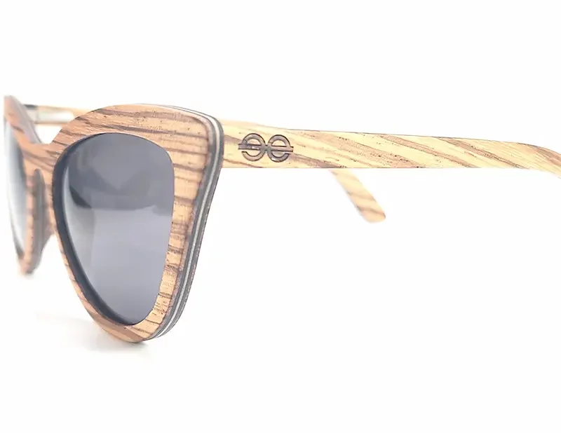 Accessoire féminin Parker Zebra en bois de zébrano, design papillon glamour inspiré par le charme de Marilyn Monroe.