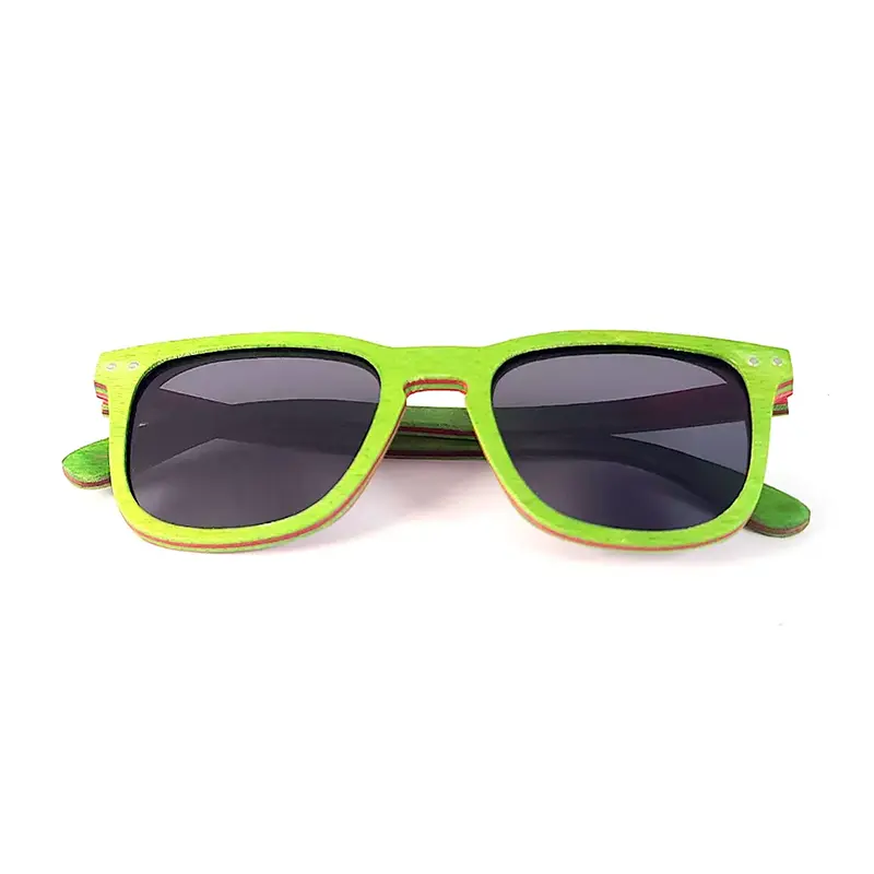lunettes de soleil en bois skateboard vert