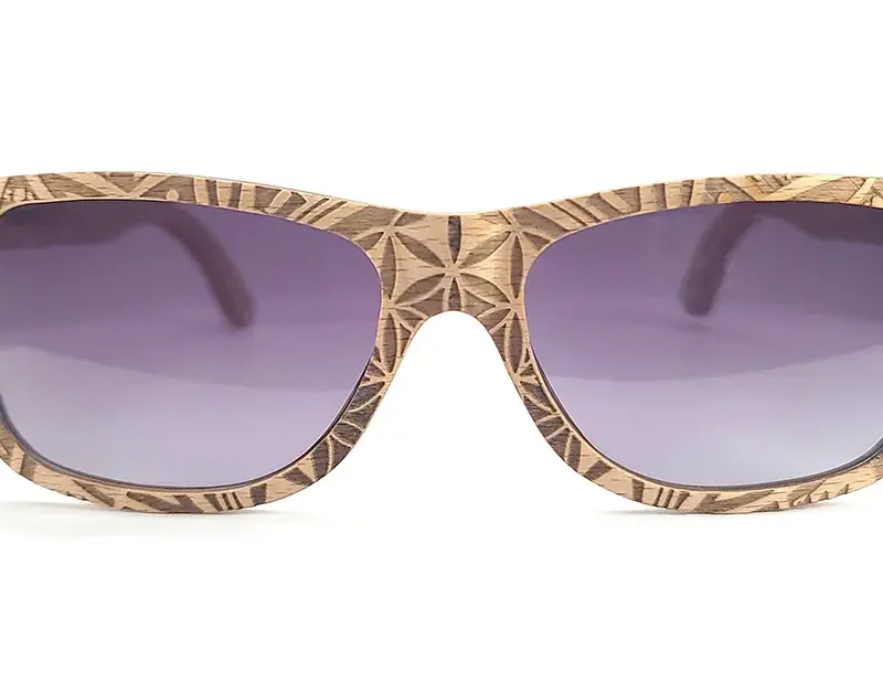 Veines naturelles du bois d’érable sur monture Austin Grey faite à la main.