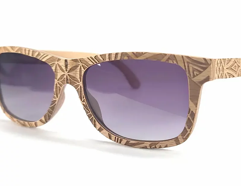 Les lunettes en bois Austin Grey mixte avec un design intemporel et tendance pour hommes et femmes.