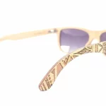 Monture en bois d’érable des Austin Grey, élégantes et légères, adaptées aux formes de visage rondes et ovales.