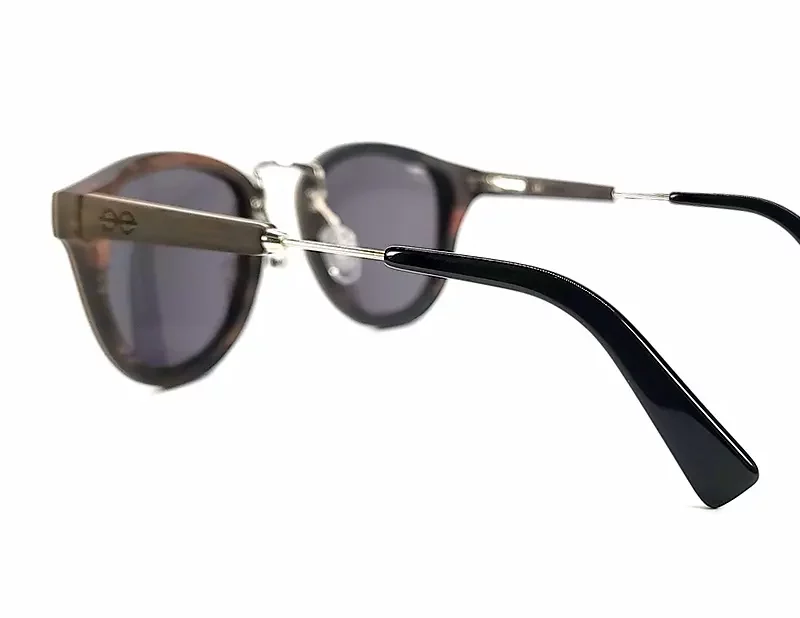 Monture Mansfield légère en bois d’ébène pour visage en forme ronde, design élégant.