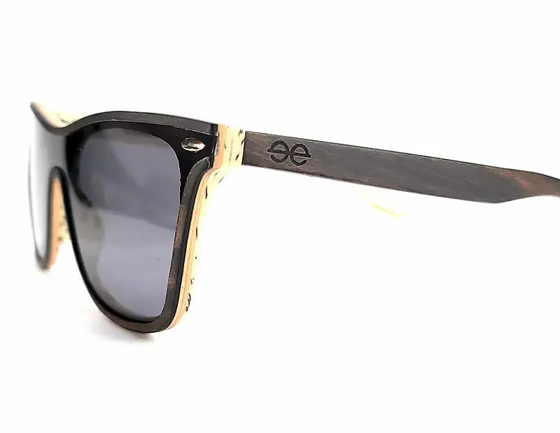 Monture durable et légère en bois d’ébène, adaptée aux styles classique et tendance.