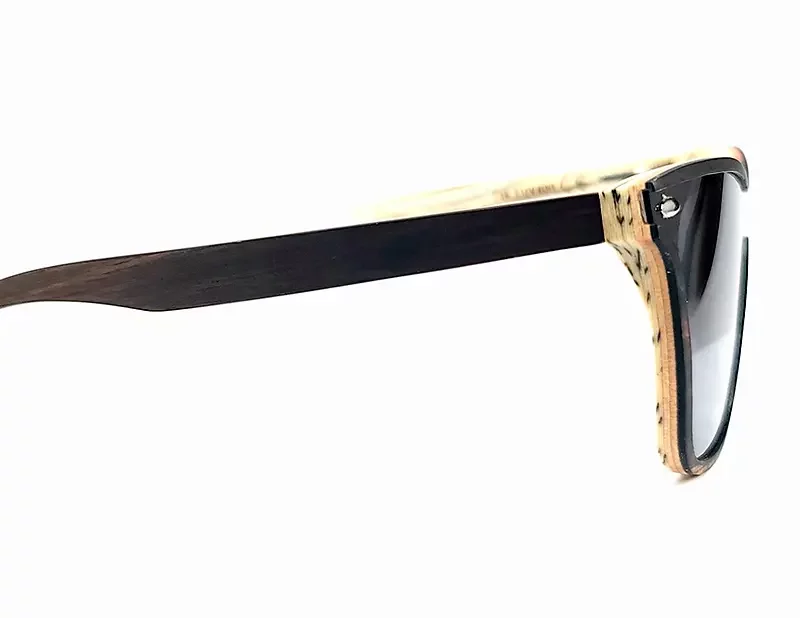 Lunettes de soleil en bois modèle Arrow avec protection UV400 pour hommes.
