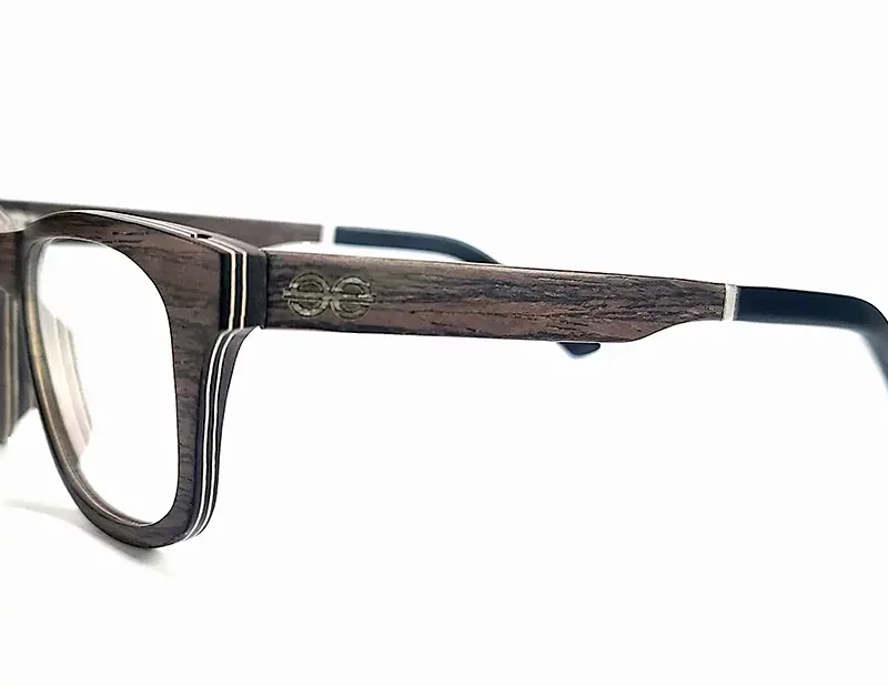Prise de vue coté face des lunettes de vue noyer avec branches en acétate