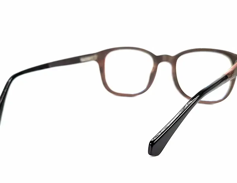 Prise de vue des lunettes de vue en bois Syros Brown
