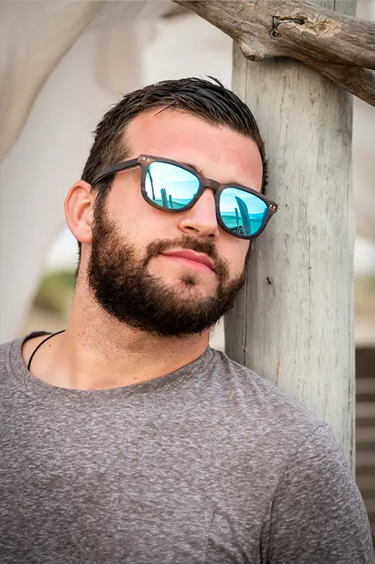 Lunettes de soleil Douglas Bleue en bois de palissandre noir avec protection UV400, confortables et au style intemporel.