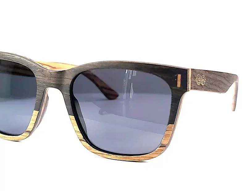 Lunettes de soleil carrées en bois de chêne et zébrano signé My-essenciel