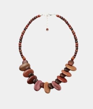 Collier bois multicolore June alliant nature et élégance, parfait pour ajouter une touche artisanale à votre style.
