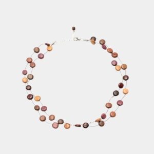 Collier Ariana présenté sur un mannequin, démontrant l'élégance naturelle du design.