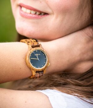 Montre légère en bois de noyer avec mouvement suisse Ronda 763