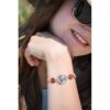Présentation du design unique et intemporel du bracelet multicolore - Le triskel, adapté à toutes les occasions.
