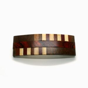 Barrette artisanale en bois de marqueterie Noé avec des perles multicolores.