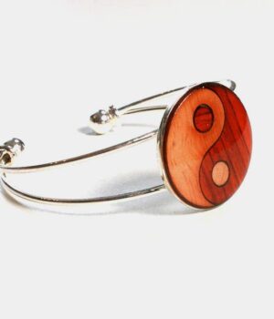 Bijou artisanal en bois avec motif Ying Yang, bracelet ajustable et sans traitement au nickel