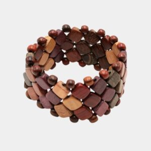 Zoom sur les perles en bois du bracelet multicolore Charline, un accessoire unique qui apporte couleur et style à votre look!