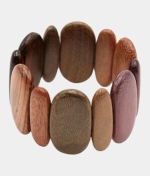 Bracelet en bois multicolore Karina avec perles plates et allongées, une pièce unique pour ajouter une touche de couleur à votre style!