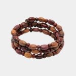 Bracelet artisanal en bois multicolore Ornea avec des perles d’Amarante, Mûrier, Néflier et Palissandre.