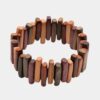 Bracelet Bois Multicolore Gladys : Détails du bracelet en bois multicolore mettant en valeur les élégantes nuances de bois rares.