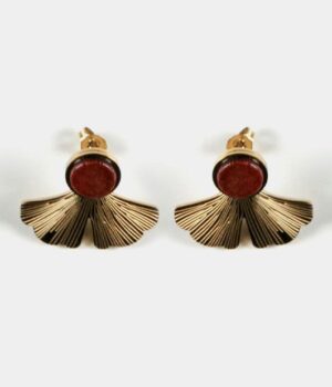 Paire de boucles d'oreilles clou ginkgo dorées avec perle en bois d'amarante, par My Essenciel