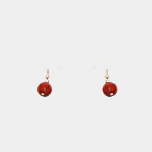 Boucles d'oreilles artisanales Précilia en bois d’acajou avec perle ronde et fermoir argenté.