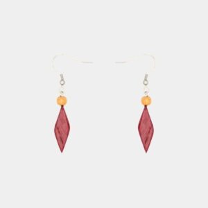 Boucles d'oreilles artisanales pendantes en bois multicolore, perle triangulaire amarante et petite perle ronde en palissandre, éco-responsables.