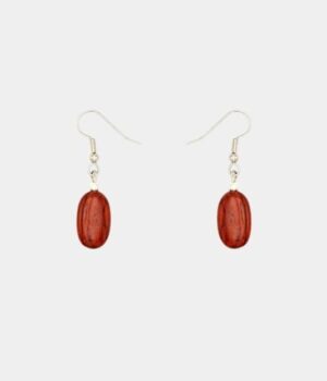 Boucles d'oreilles en bois d'acajou Maeva avec perle plate et fermoir argenté, artisanales et éco-responsables.