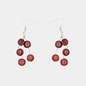 Boucles d'oreilles artisanales en bois d'acajou Xenia avec perles et fil en lin.