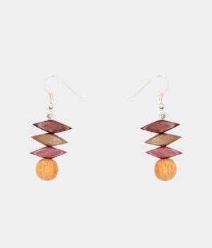 Boucles d'oreilles en bois Oliva multicolores avec perles triangulaires et rondes, montées sur fermoir argenté.
