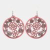 Boucles d’oreilles rondes en bois d’amarante avec motif multi-fleurs, fabrication artisanale.