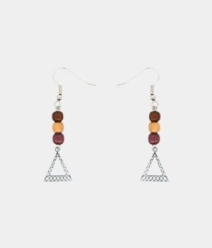 Bijoux éco-friendly : boucles pendantes en bois et argent avec perles naturelles, élégance artisanale.