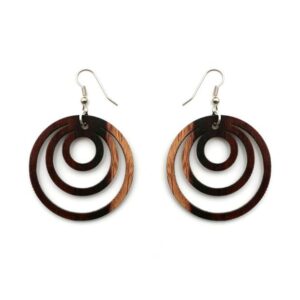 Boucles d'oreilles en bois Fabiene, artisanales et respectueuses de l'environnement, avec un design en spirale unique de 40 mm.