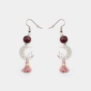 Boucles d’oreilles en bois d’amarante avec motif chats et clair de lune, accents filigranés argentés.