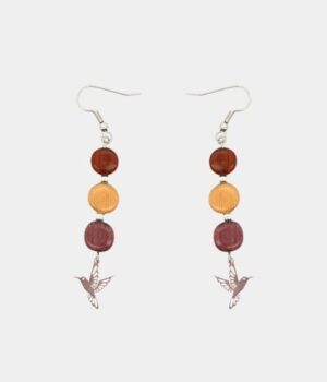 Bijoux en bois naturel avec trois perles et un filigrane représentant un colibri