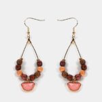 Paire de boucles d'oreilles artisanales en bois d'amarante, mûrier, néflier et palissandre avec quartz rose