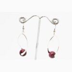 Boucles d'oreilles artisanales en bois d’amarante Babette avec perle ronde de 12 mm.