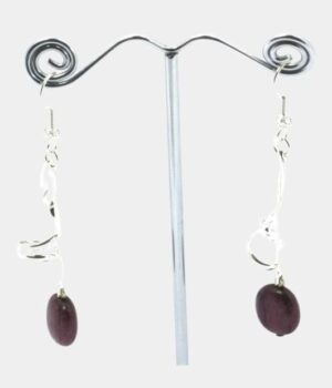 Bijou eco-friendly : longues boucles d'oreilles en bois naturel avec design en spirale.