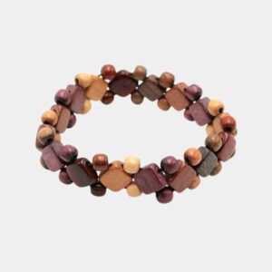 Gros plan sur les perles : perles plates en bois précieux multicolores du bracelet Grenita.