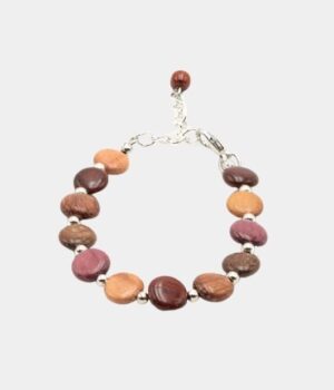 Bracelet Bois Multicolore Cecilia : un design unique avec des perles en bois rondes et plates, agrémenté de touches argentées.