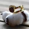 Bague dorée en acier inoxydable avec bois d’amarante artisanale.
